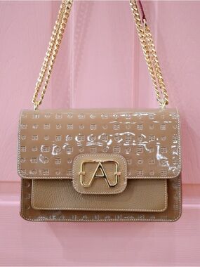 NEW💫 Arcadia Patent & Textured Crossbody with Gold Chain
